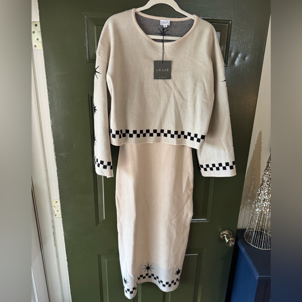 Lelis Brand, women’s two piece dress with bell sleeves
